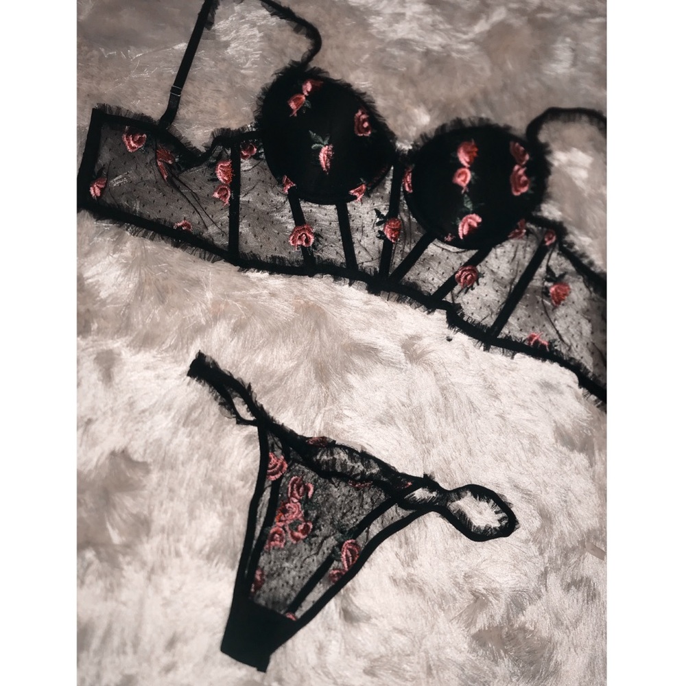 Black floral lingerie set